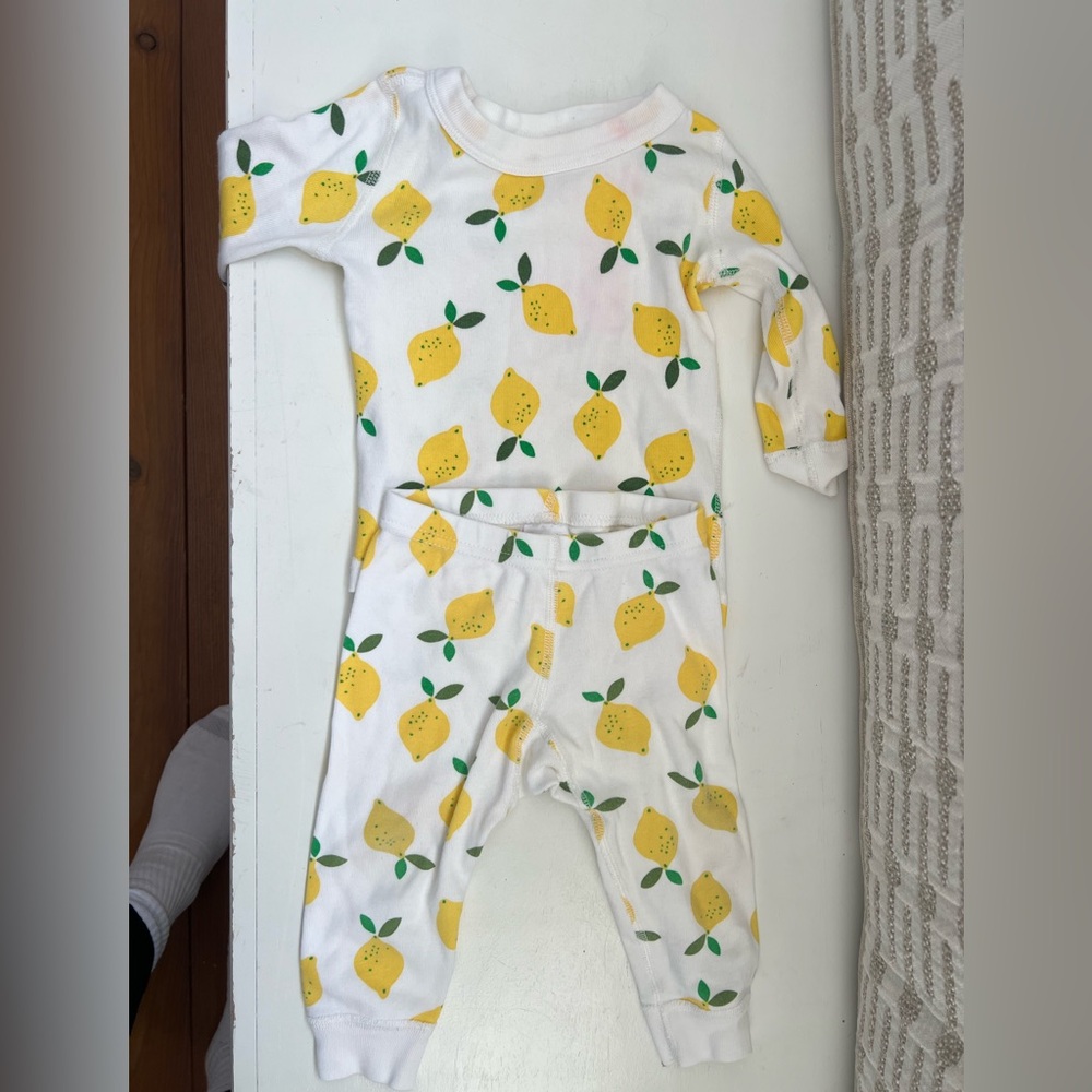 Hanna Andersson Lemon Pajama Set *great condition* 12-18 mo